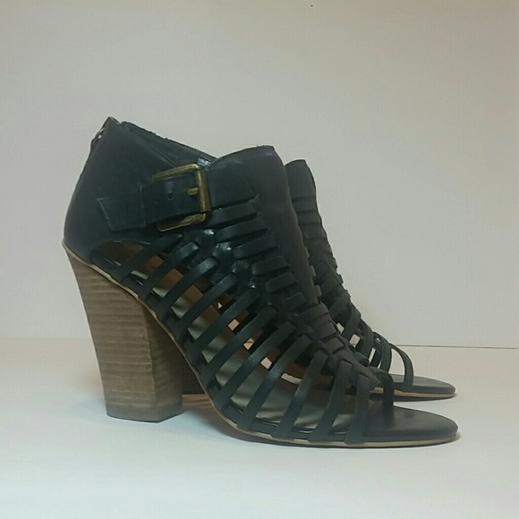 Hinge Shoes - 🍒SALE🍒 Black Leather Heel Sandals